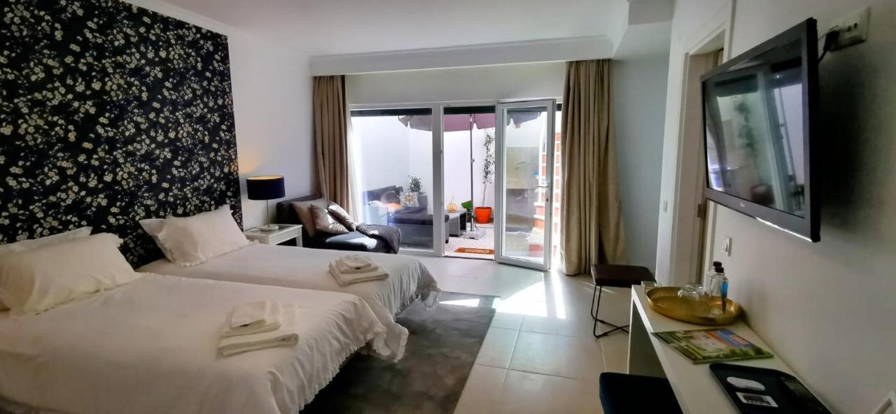 코호이우스 Quarto Duplo Com Kitchenette, Wc E Patio Privativo 아파트 외부 사진